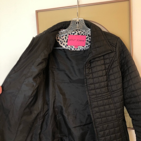 The perfect black Betsey Johnson puffer - Picture 7 of 7